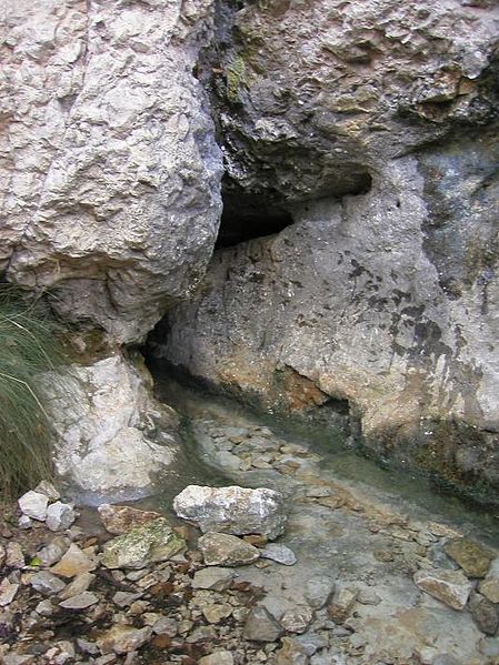 Файл:Robion source de boulon.jpg