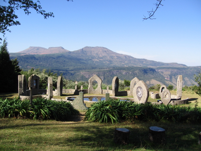 Файл:Hogsback ecoshrine.jpg