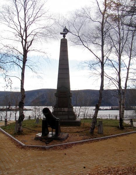 Файл:Памятник Г.И.Невельскому в городском сквере.jpg