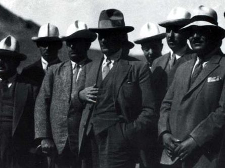 Файл:Hat Reform Ataturk 1925.jpg