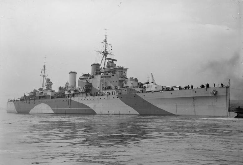 Файл:HMS London tow.jpg