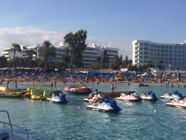 Файл:Nissi-Beach.jpg