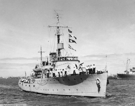 Файл:HMAS Gladstone.jpg