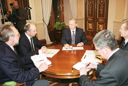 Файл:Vladimir Putin 22 March 2001-1.jpg