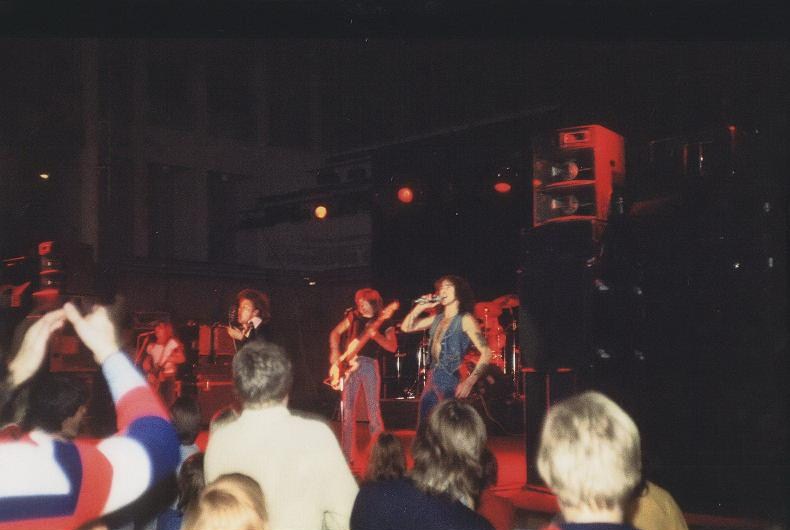 Файл:ACDClive.jpg