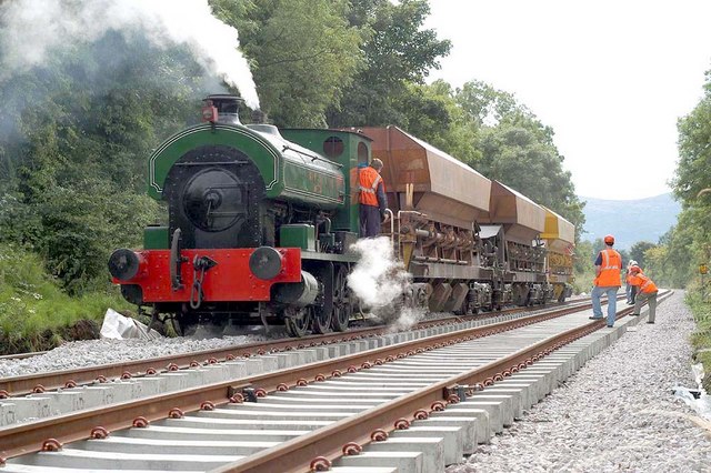 Файл:Approaching Steam Train - geograph.org.uk - 351310.jpg