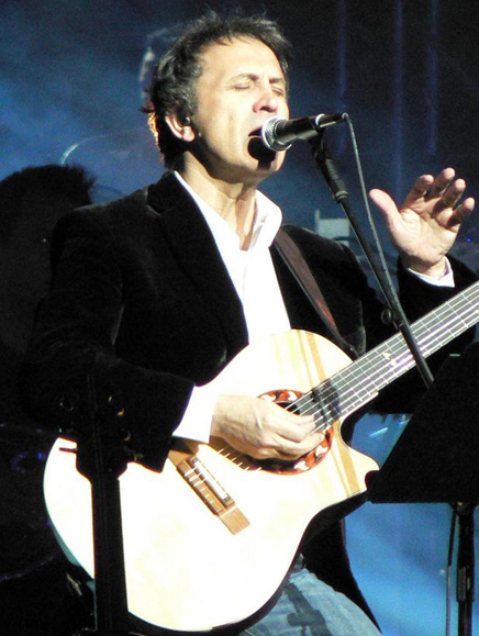 Файл:Dalaras live.jpg