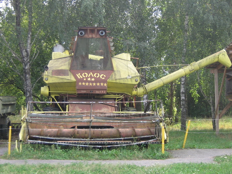 Файл:Combine harvester USSR.jpg