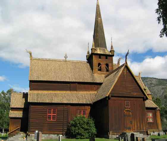 Файл:Stabkirche-Lom.jpg