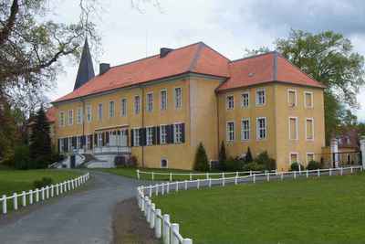 Файл:Destedt-Schloss.jpg