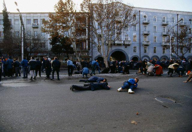 Файл:3.1.92 Tbilisi Protesters Fleeing.jpg