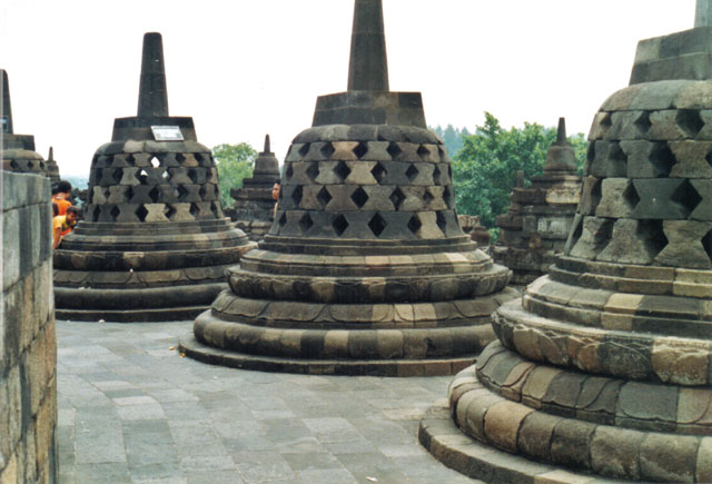 Файл:Borobudur stupa.jpg
