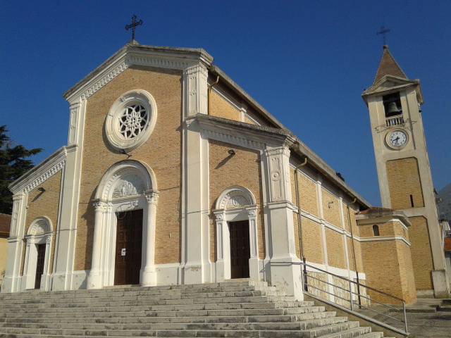 Файл:Massa d'Albe chiesa Ss Fabiano e Sebastiano.jpg