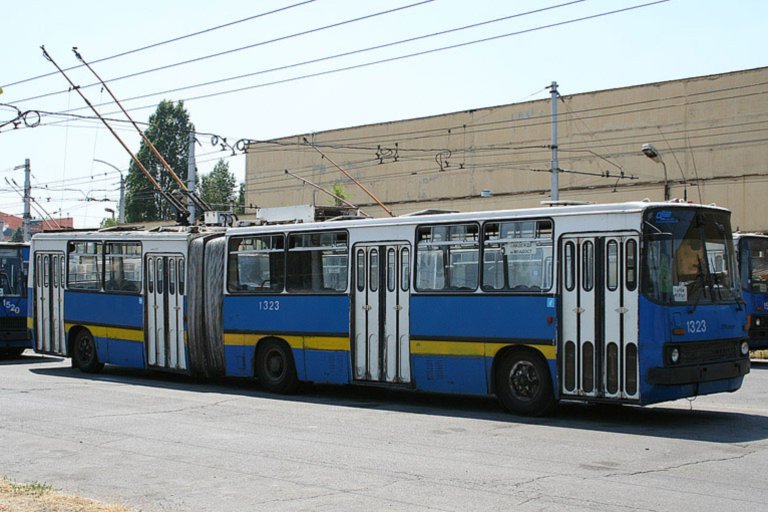 Файл:Ikarus 280.92T.jpg