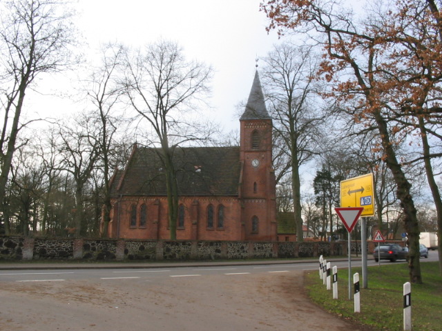 Файл:Kirche Woebbelin.jpg