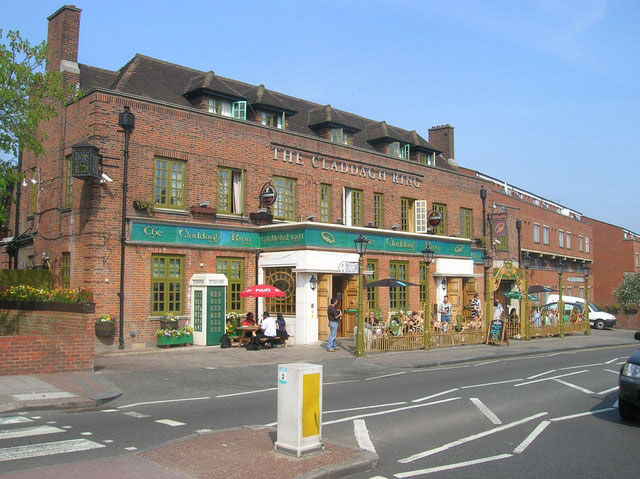 Файл:The Claddagh Ring pub.jpg