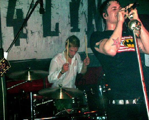 Файл:4Lyn in Concert.jpg
