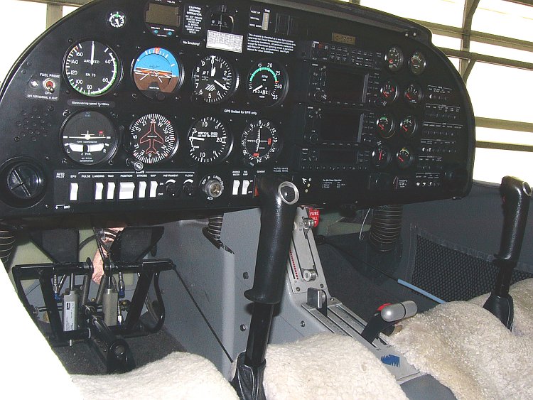 Файл:Diamond DA20C1 Instrument Panel.jpg