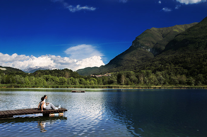 Файл:Lake Piano.jpg