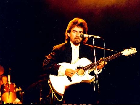 Файл:George-Harrison-playing.jpg
