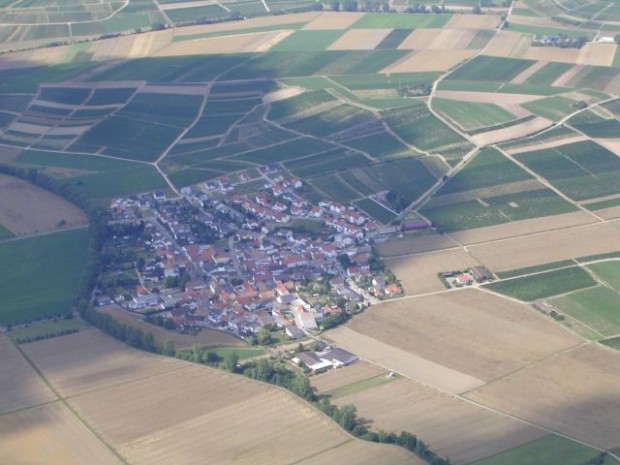 Файл:Luftbild Welgesheim.jpg