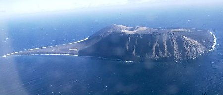 Файл:Surtsey from plane, 1999.jpg