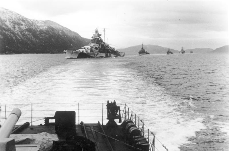 Файл:Bundesarchiv Bild 183-J19316, Norwegen, Schlachtschiff, Zerstörer.jpg