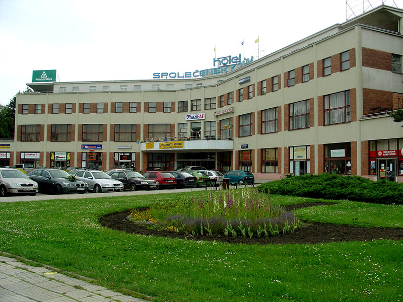 Файл:Otrokovice hotel.jpg