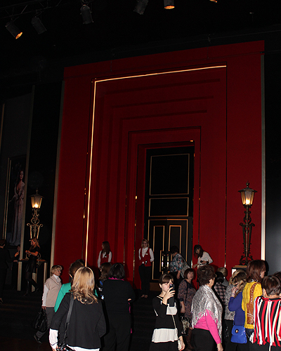 Файл:Lobby MDM Theater.jpg