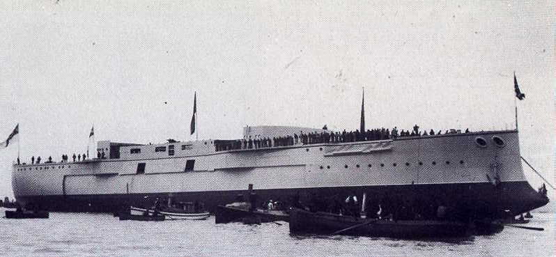 Файл:Launch of HMS Canopus (1897).jpg