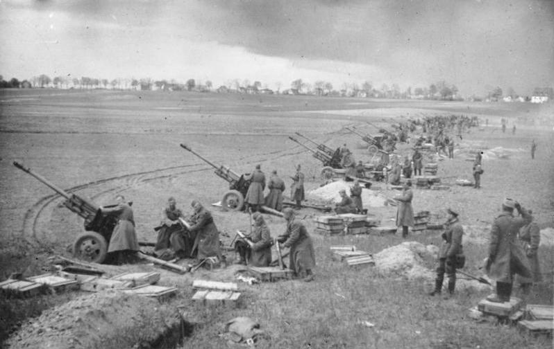 Файл:Bundesarchiv Bild 183-E0406-0022-012, Sowjetische Artillerie vor Berlin.jpg