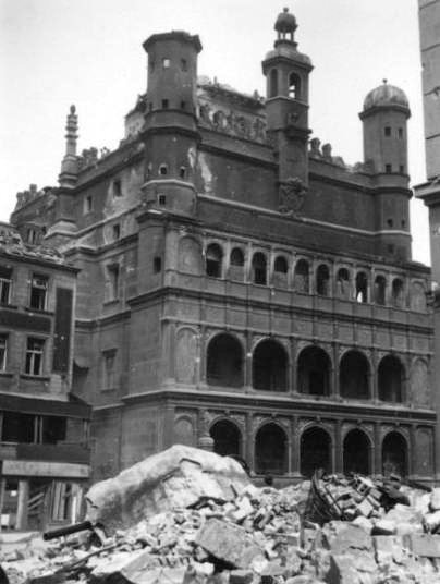 Файл:Demolished Town Hall in Poznan.jpg