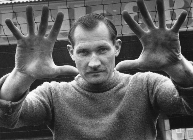Файл:Gil Merrick.jpg