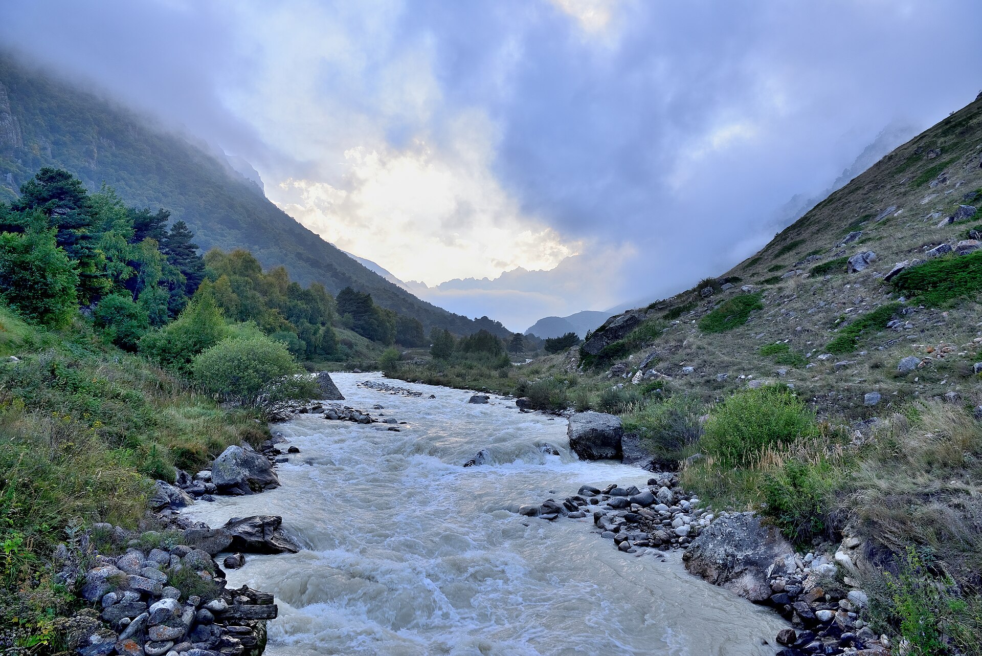 Файл:Bashil River Gorge.jpg