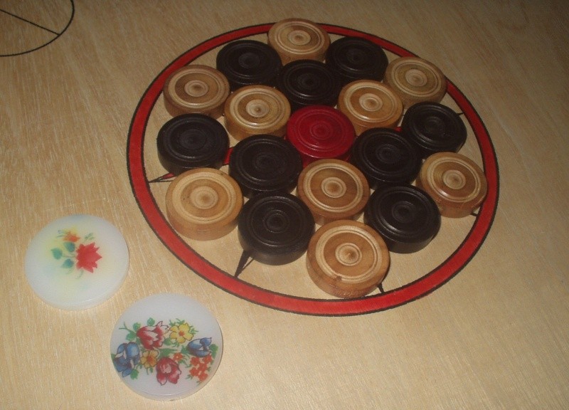 Файл:Carrom men.jpg