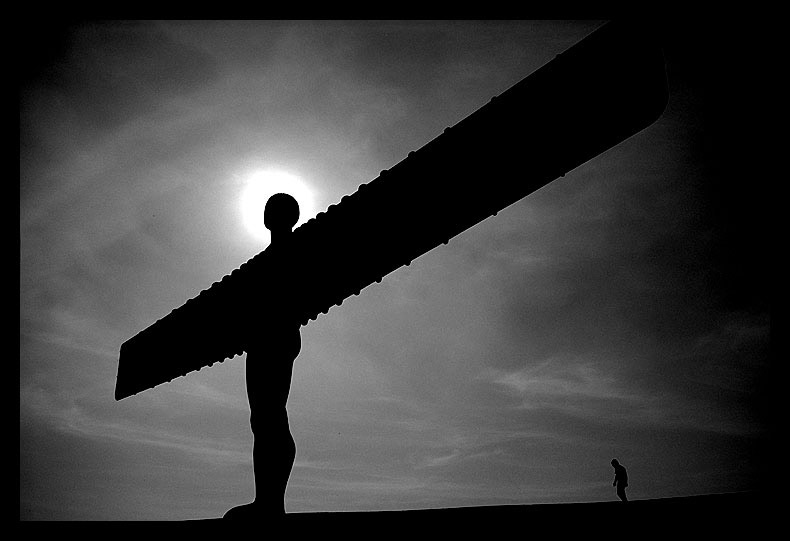 Файл:AngelOfTheNorth by middeneaht deviantart com.jpg