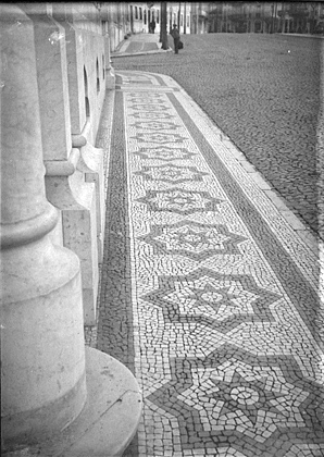 Файл:Curieux trottoirs de Lisbonne (octo.).jpg