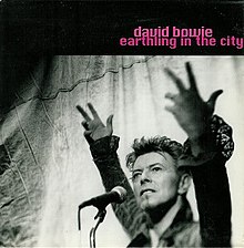 Обложка альбома Дэвида Боуи «Earthling in the City» (1997)