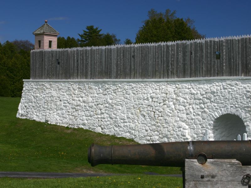 Файл:Fort Mackinac modern.jpg