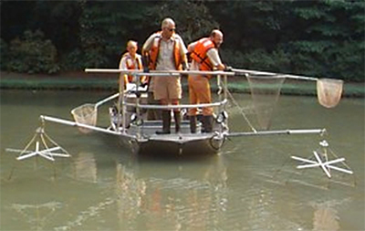 Файл:Electrofishing by boat.jpg