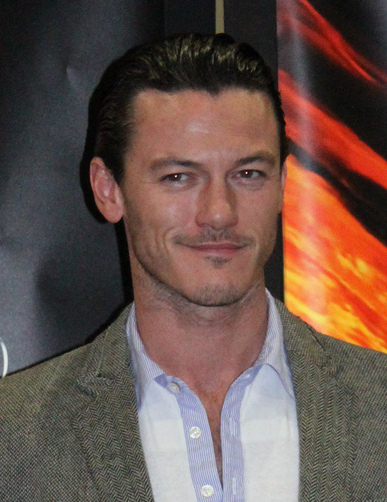Файл:Luke Evans at WonderCon 2011 3.jpg