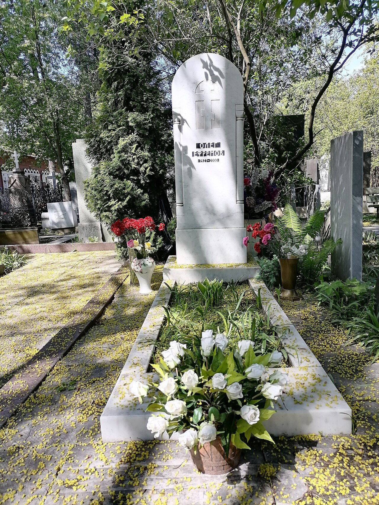 Tomb_of_Efremov_O.jpg