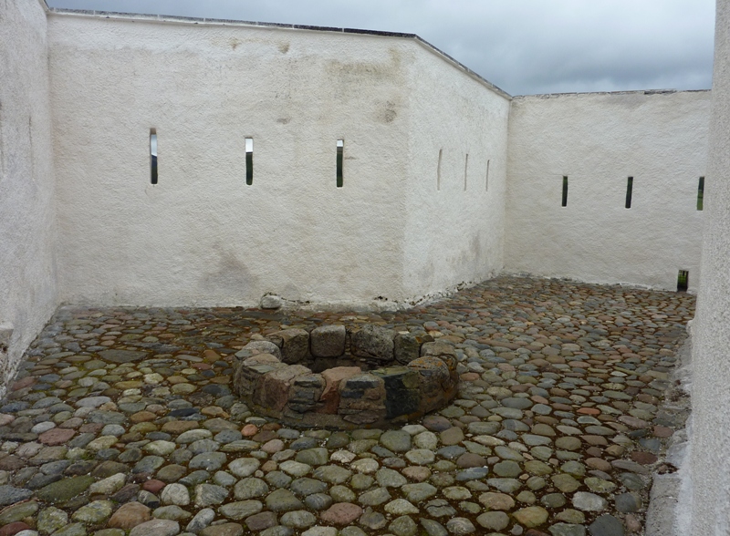 Файл:Corgarff Castle 20110521 cistern.jpg