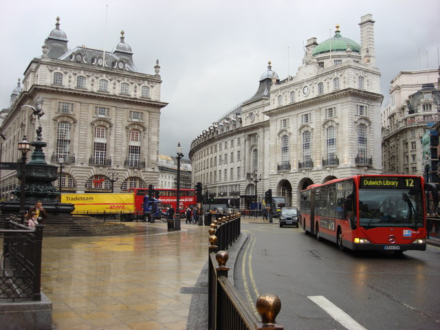 Файл:Piccadilly Circus - geograph.org.uk - 725696.jpg