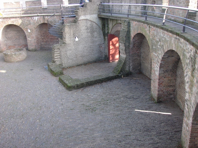 Файл:Leiden 2006 burcht.jpg