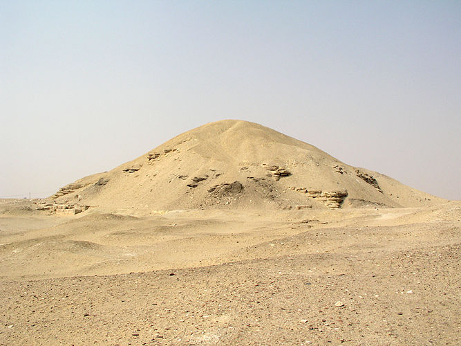 Файл:AmenemhetIPyramid.jpg