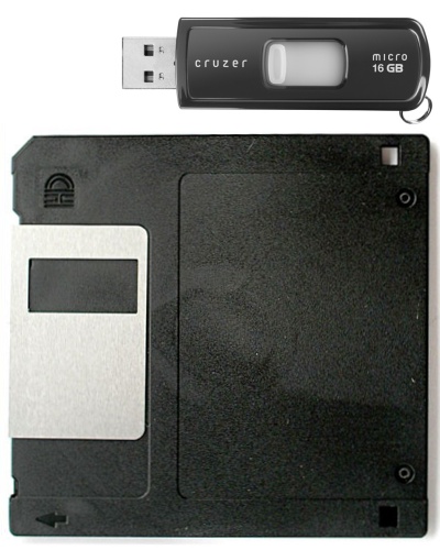 Файл:Flash Drive v. Floppy.jpg