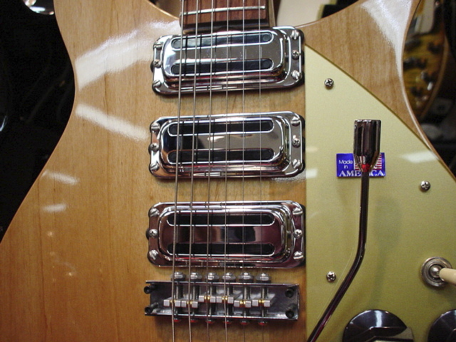 Файл:Rickenbacker 325C58.jpg