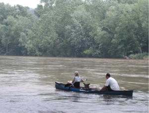 Каноэ на реке Шенандоа в Кларк-Каунти, Виргиния