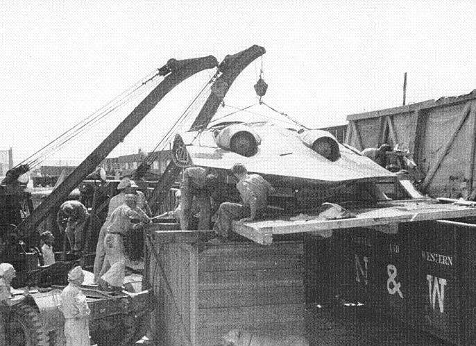 Файл:HortenHo229 unloading.jpg